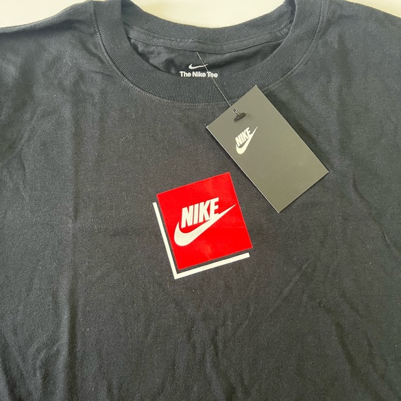 Nike Women’s Swoosh Tee Black Large NWT - Picture 1 of 5